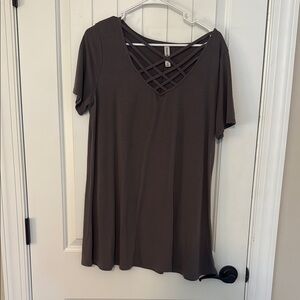 Zenana Outfitters Gray Relaxed Cut Out Short Sleeve Tee XL